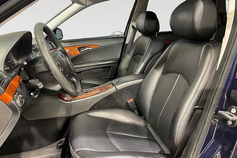 Begagnad Mercedes E220 Classic 170 HK (125 kW) 2006 Blå Kombi