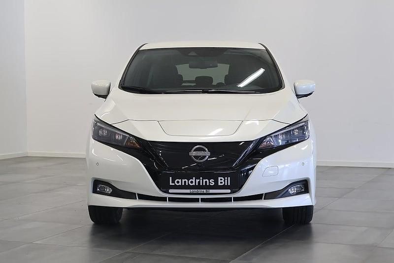 Begagnad Nissan Leaf N-Connecta 110 kW (150 HK) 2023 Vit Halvkombi