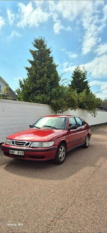 Röd Begagnad 2000 Saab 9-3 Halvkombi | 19 500 kr (Bra pris) - Bild 1/4