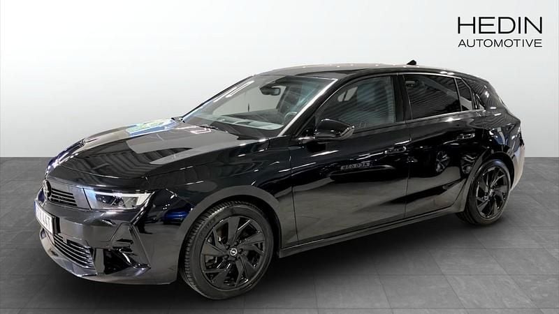 Svart (black) Begagnad 2022 Opel Astra GS Line Halvkombi | 279 900 kr (Lite dyr) - Bild 1/4