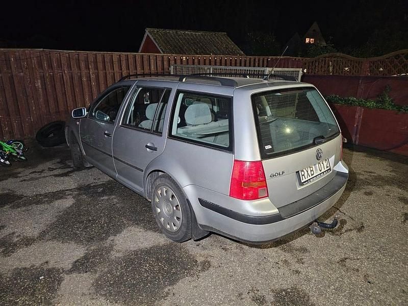 Silver Begagnad 2001 VW Golf IV Kombi | 18 000 kr (Marknadspris) - Bild 1/4