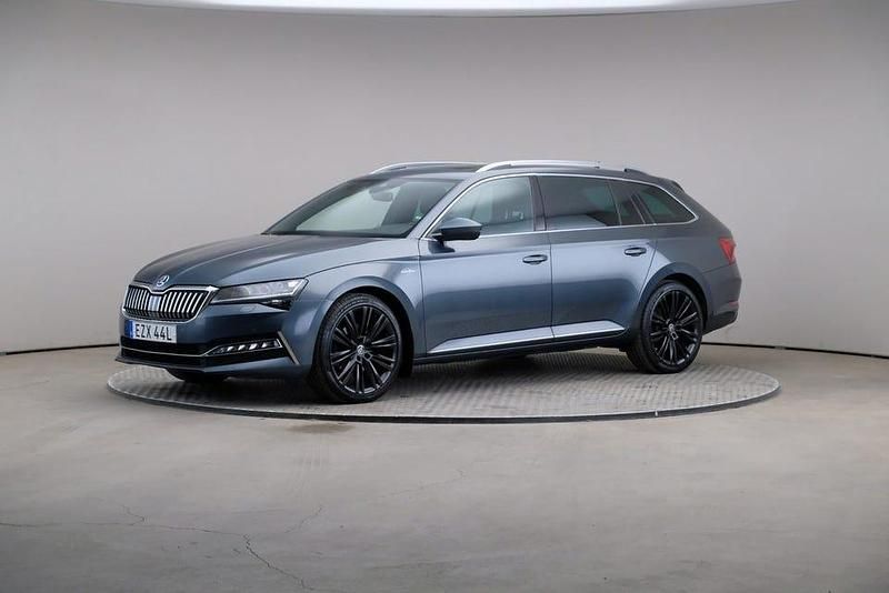 Quartz grey (metallic) Begagnad 2020 Skoda Superb LAURIN & KLEMENT Kombi | 299 000 kr (Marknadspris) - Bild 1/4
