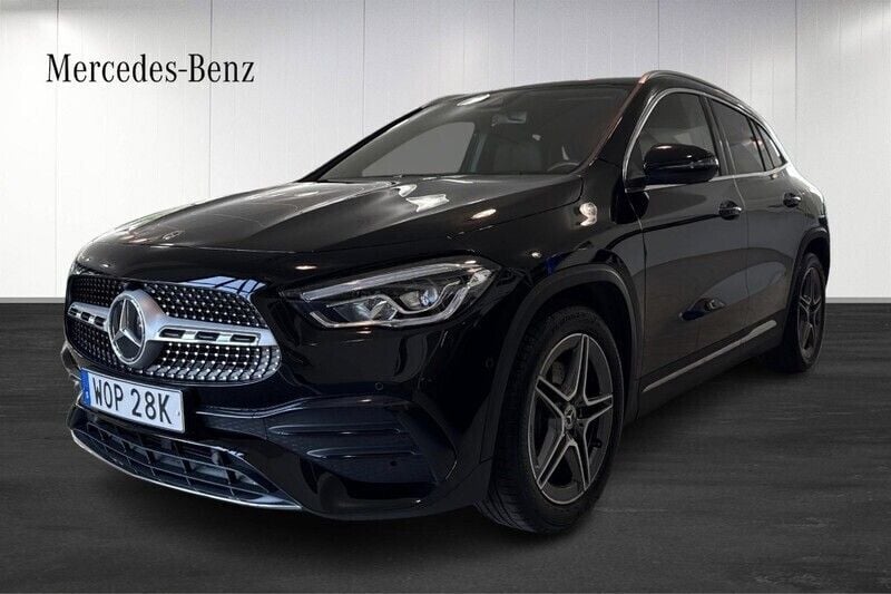 Svart (black) Begagnad 2022 Mercedes GLA200 AMG line SUV | 389 000 kr (Marknadspris) - Bild 1/4