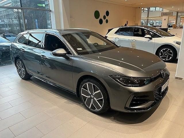 Ny VW Passat R-line 272 HK (200 kW) 2025 Mörkgrå Kombi