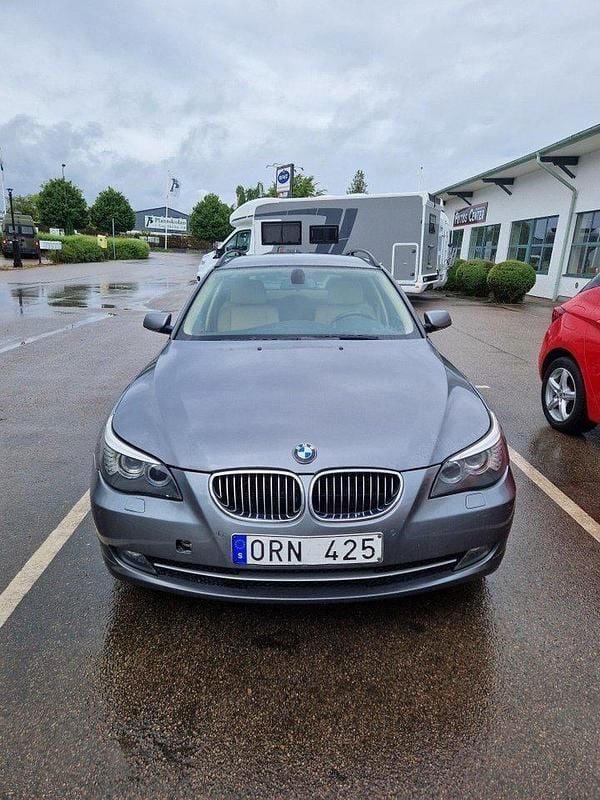 Grå Begagnad 2008 BMW 525 Kombi | 20 000 kr - Bild 1/4