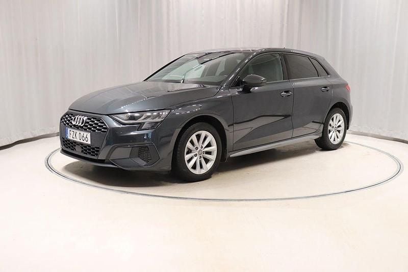 Grå Begagnad 2020 Audi A3 Sportback Proline Halvkombi | 229 800 kr (Marknadspris) - Bild 1/4