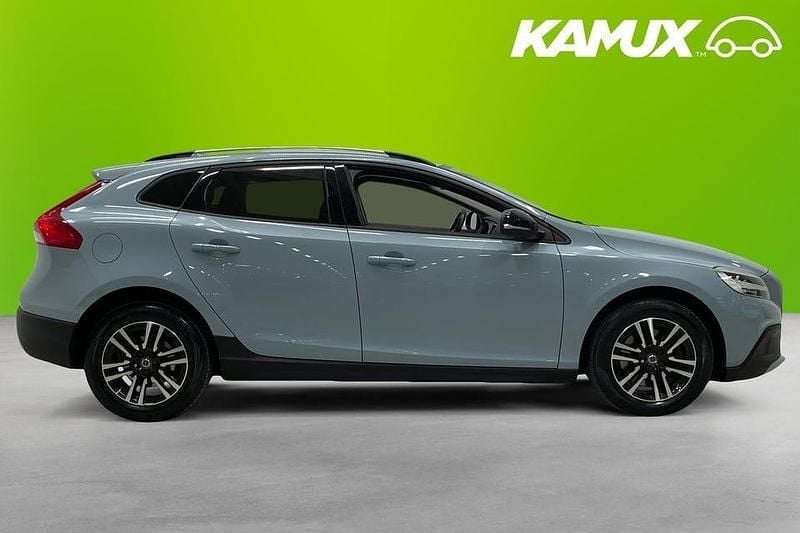 Begagnad Volvo V40 CC Business Edition 120 HK (88 kW) 2017 Blå Kombi