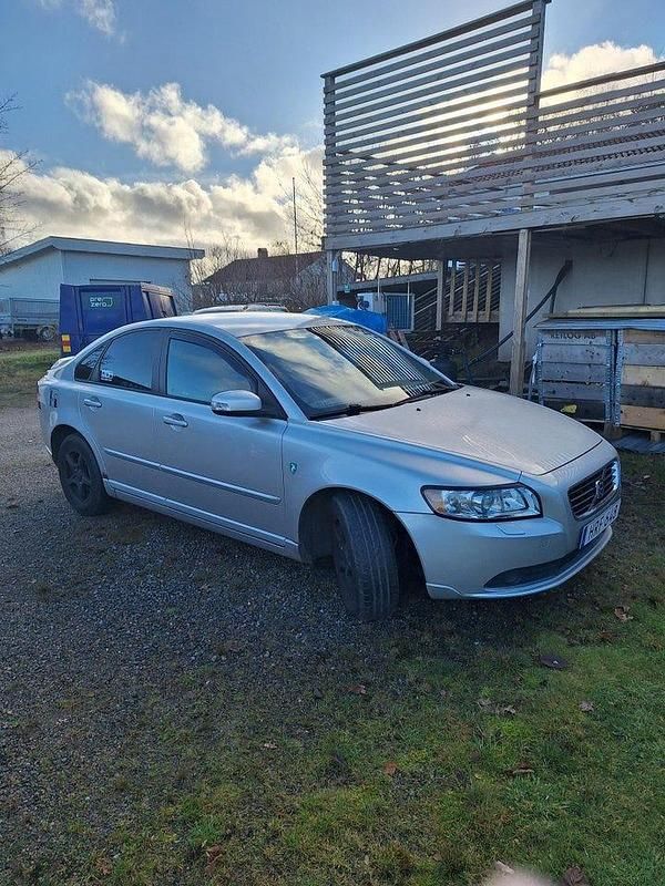 Begagnad 2009 Volvo S40 Momentum Sedan | 30 000 kr (Marknadspris) - Bild 1/4