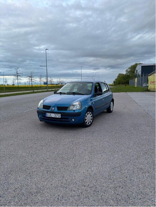 Blå Begagnad 2003 Renault Clio II Halvkombi | 22 000 kr (Marknadspris) - Bild 1/4