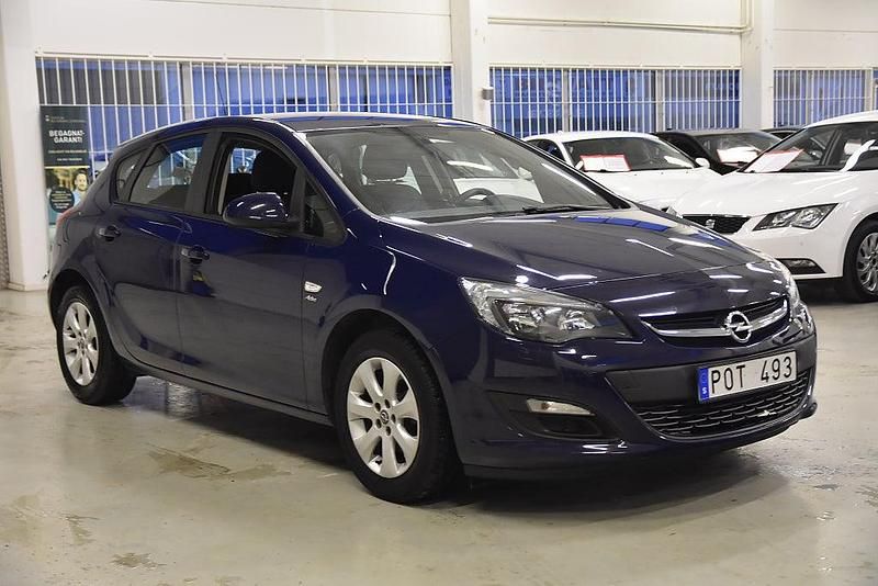 Begagnad Opel Astra Active 116 HK (85 kW) 2013 Blå Halvkombi