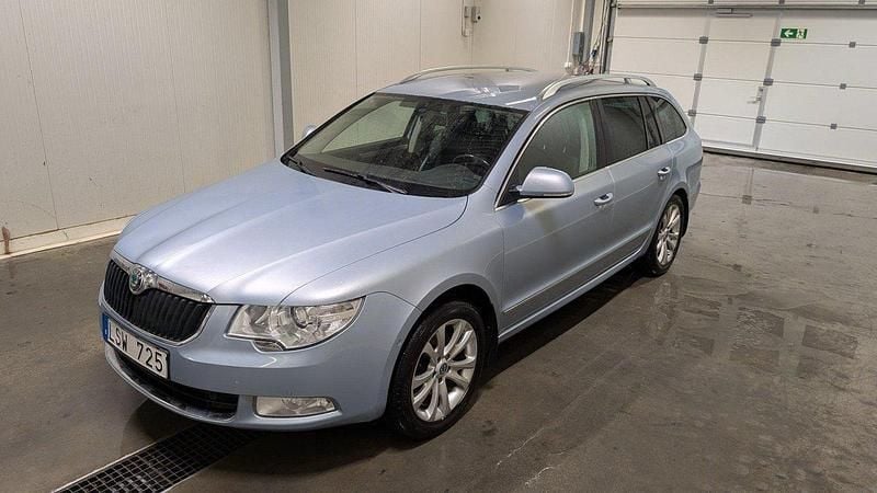 Blå Begagnad 2012 Skoda Superb Kombi | 54 000 kr (Superpris) - Bild 1/4
