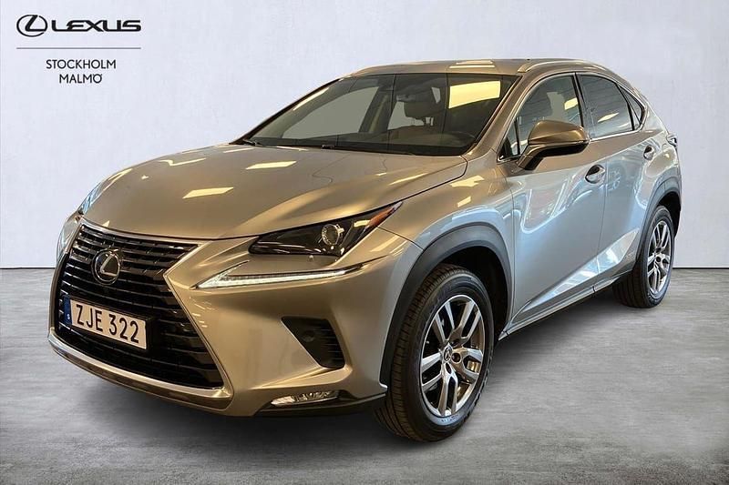 Ljusgrå (grå) Begagnad 2020 Lexus NX300h SUV | 325 000 kr (Marknadspris) - Bild 1/4