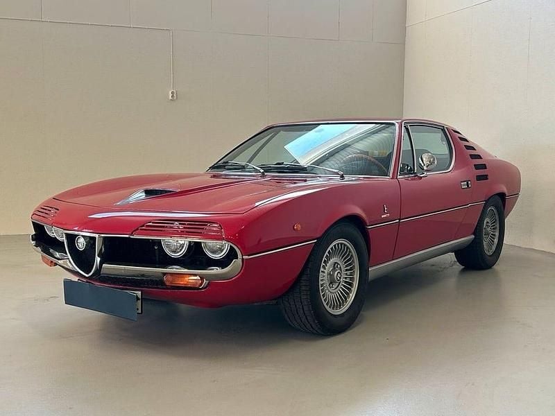 Ljusröd Begagnad 1973 Alfa Romeo Montreal Sportkupé | 850 000 kr - Bild 1/4