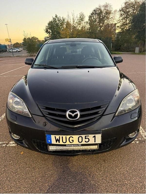 Svart Begagnad 2006 Mazda 3 Inclusive Halvkombi | 16 000 kr (Superpris) - Bild 1/4