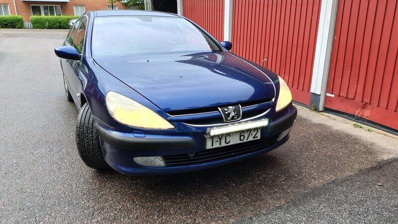 Mörkblå Begagnad 2003 Peugeot 607 Sedan | 26 900 kr - Bild 1/4