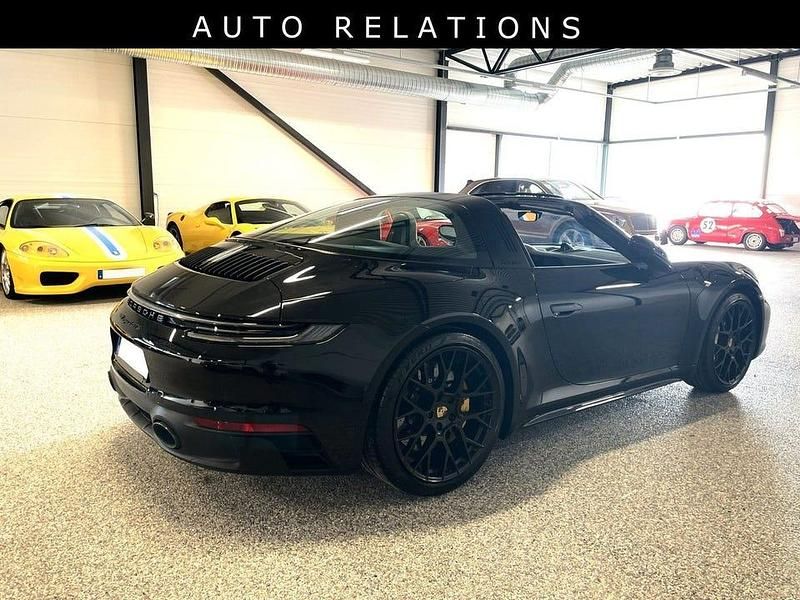 Begagnad Porsche 911 Targa 4 480 HK (353 kW) 2022 Svart jet black metallic Cab