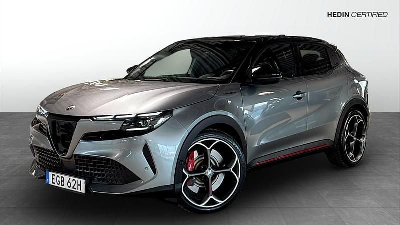 Grå Begagnad 2024 Alfa Romeo Junior Veloce SUV | 359 900 kr - Bild 1/4