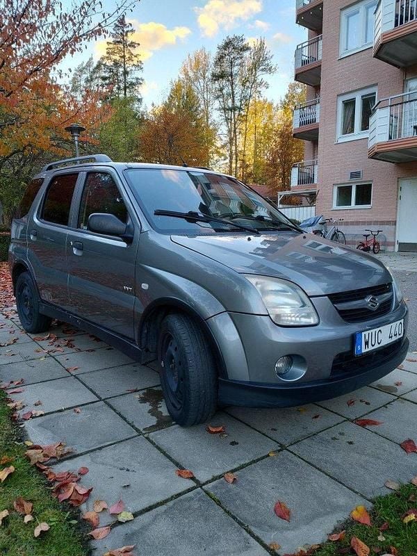 Silver Begagnad 2005 Suzuki Ignis Halvkombi | 16 000 kr - Bild 1/4