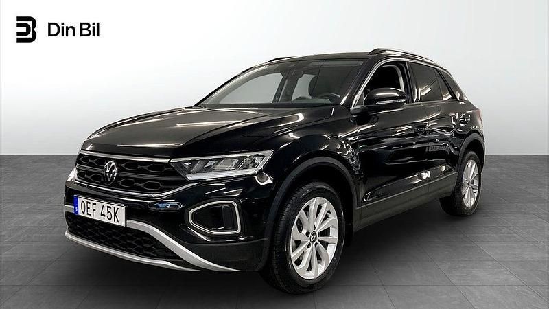 Svart Begagnad 2024 VW T-Roc Life SUV | 309 900 kr (Dyr) - Bild 1/4