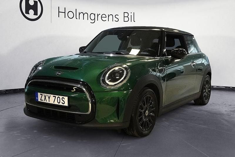Begagnad Mini Cooper Essential 22 kW (30 HK) 2022 Grön Halvkombi