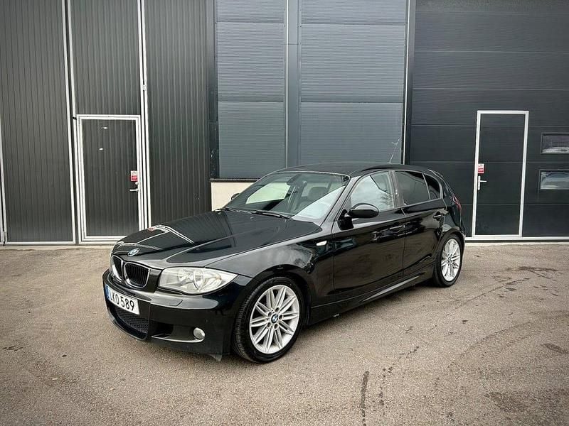 Svart Begagnad 2007 BMW 120 Advantage Halvkombi | 79 900 kr (Dyr) - Bild 1/3