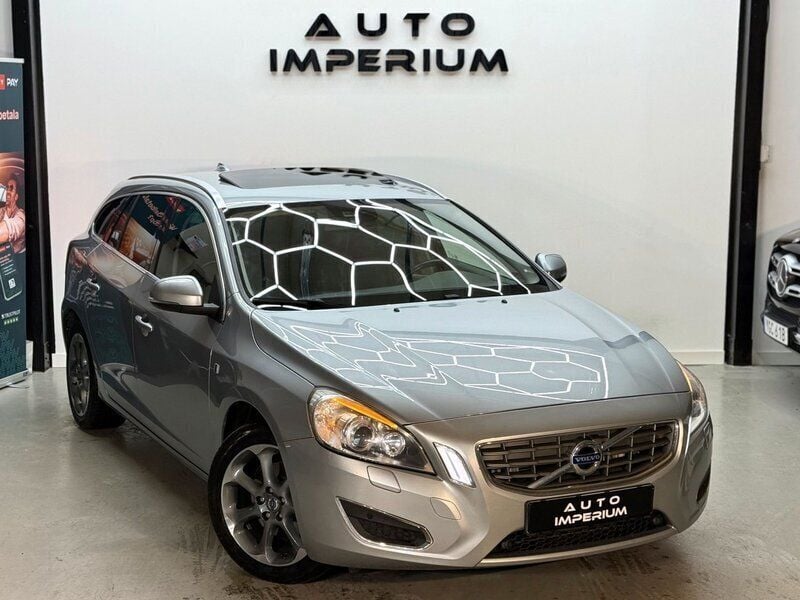Silver Begagnad 2012 Volvo V60 Momentum Kombi | 119 900 kr (Marknadspris) - Bild 1/4