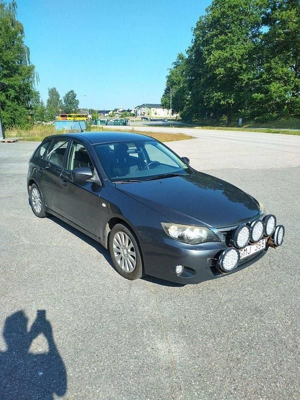 Grå Begagnad 2008 Subaru Impreza Halvkombi | 24 000 kr (Bra pris) - Bild 1/4