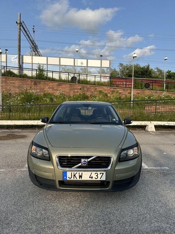 Grön Begagnad 2008 Volvo C30 Kinetic Halvkombi | 77 000 kr (Lite dyr) - Bild 1/4