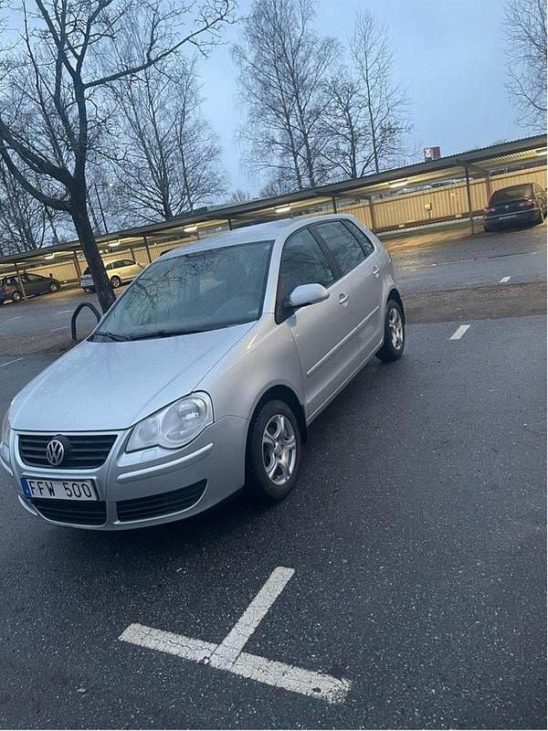Silver Begagnad 2007 VW Polo Comfortline Halvkombi | 22 000 kr (Marknadspris) - Bild 1/2