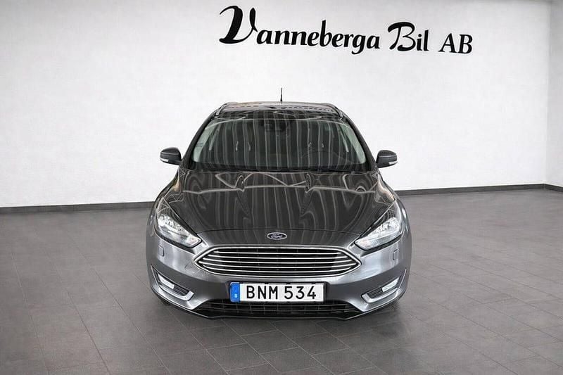 Begagnad Ford Focus Titanium 101 HK (74 kW) 2015 Grå Kombi