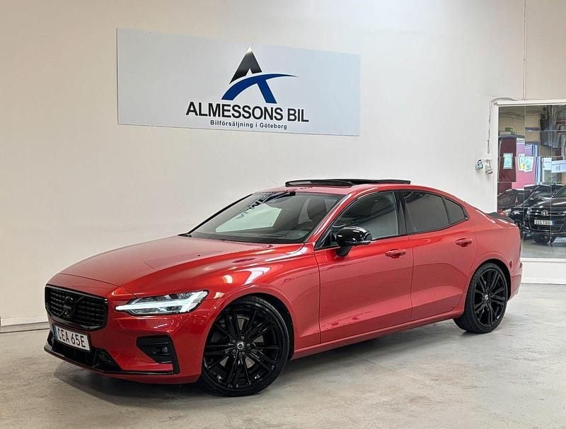 Röd Begagnad 2019 Volvo S60 R-Design Sedan | 299 900 kr (Marknadspris) - Bild 1/4