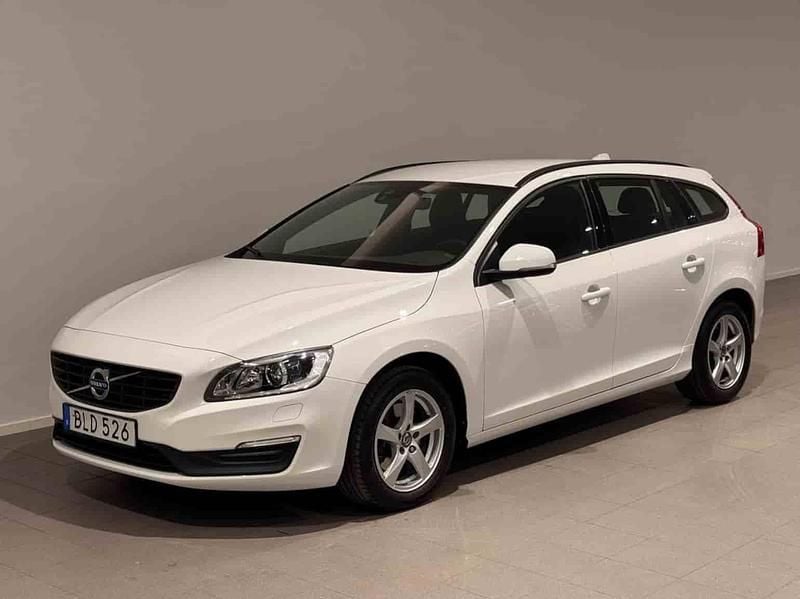 Vit Begagnad 2018 Volvo V60 Kombi | 169 500 kr (Bra pris) - Bild 1/1