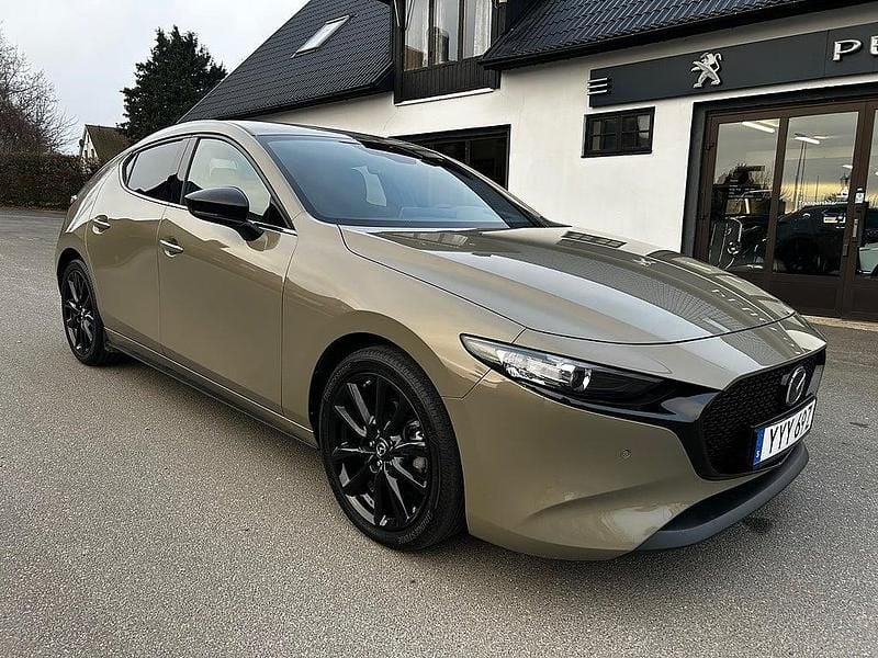 Gul Begagnad 2024 Mazda 3 Halvkombi | 275 000 kr (Marknadspris) - Bild 1/4
