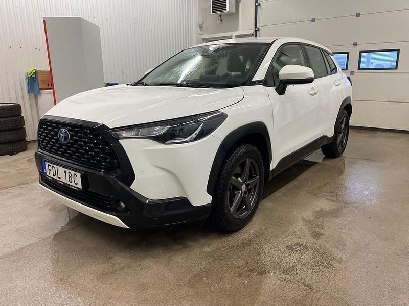 Begagnad Toyota Corolla Cross Active 200 HK (147 kW) 2022 Vit SUV