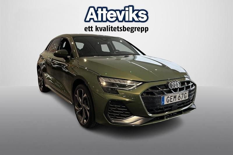 Grön Begagnad 2024 Audi A3 Sportback S-Line Halvkombi | 329 900 kr (Lite dyr) - Bild 1/4