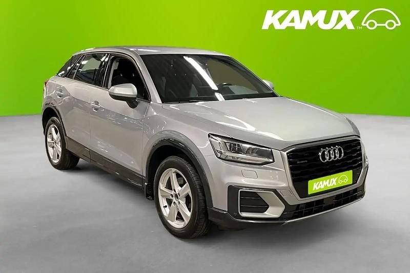 Silver/grå Begagnad 2019 Audi Q2 SUV | 188 900 kr (Marknadspris) - Bild 1/4