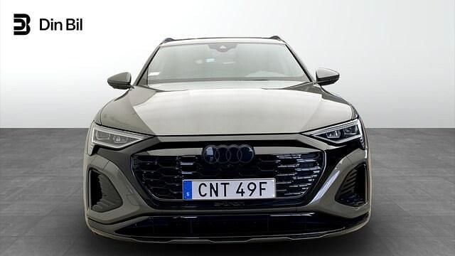 Begagnad Audi Q8 e-tron S-Line 300 kW (408 HK) 2023 Chronosgrå metallic SUV