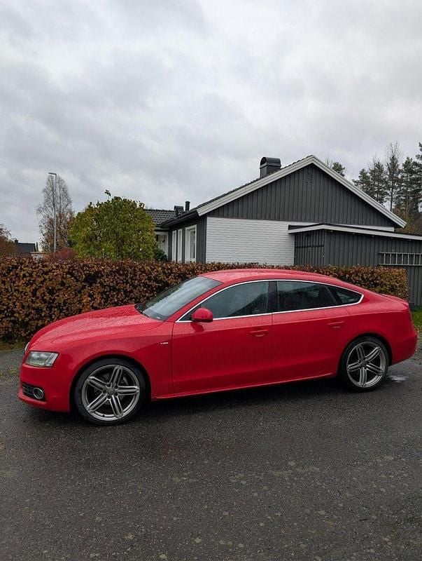 Röd Begagnad 2011 Audi A5 Sportback Halvkombi | 124 900 kr (Marknadspris) - Bild 1/4