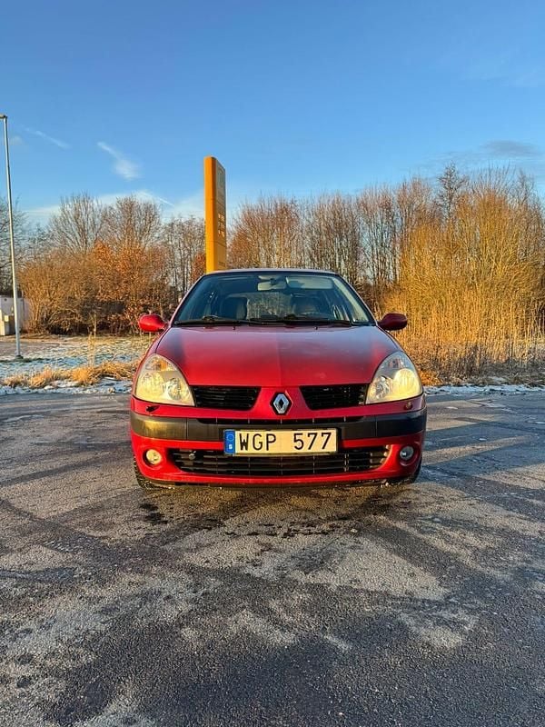Begagnad 2005 Renault Clio R.S. Halvkombi | 21 500 kr (Marknadspris) - Bild 1/4