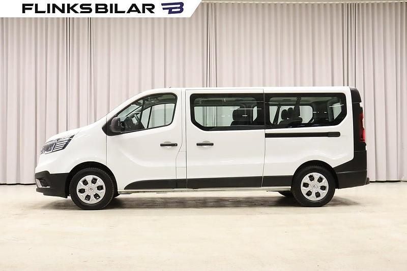 Vit Begagnad 2022 Renault Trafic Minibuss | 329 900 kr - Bild 1/4