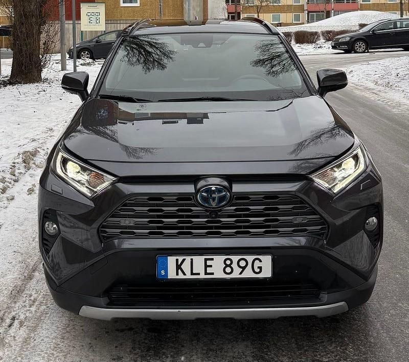 Begagnad 2020 Toyota RAV4 Hybrid SUV | 340 000 kr (Marknadspris) - Bild 1/4