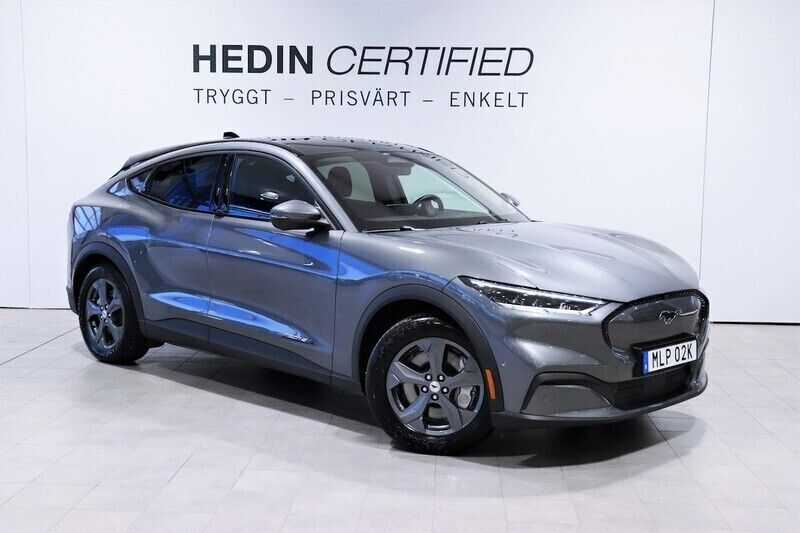Grå Begagnad 2021 Ford Mustang Mach-E Standard Range SUV | 439 900 kr - Bild 1/4