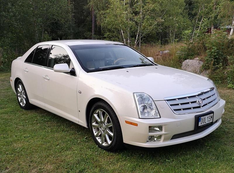 Vit Begagnad 2006 Cadillac STS Sedan | 119 000 kr - Bild 1/4