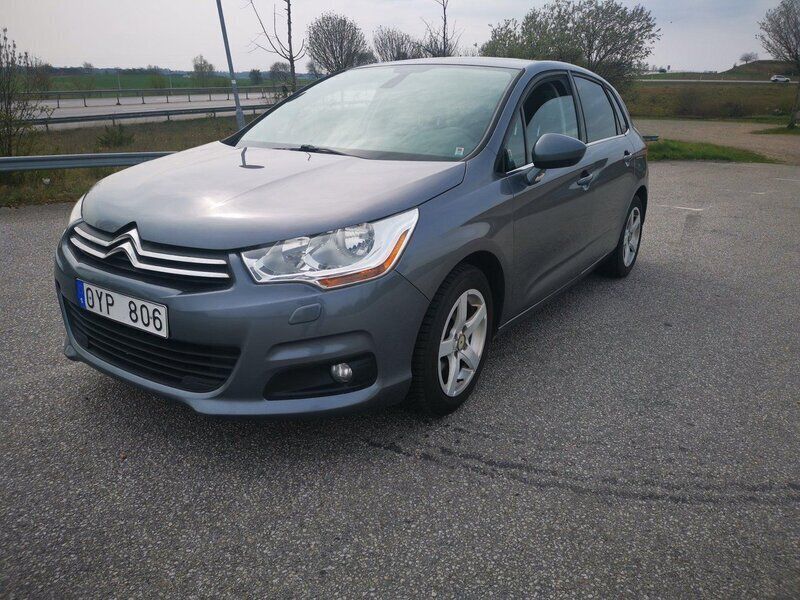Grå Begagnad 2011 Citroën C4 Halvkombi | 45 000 kr (Marknadspris) - Bild 1/4