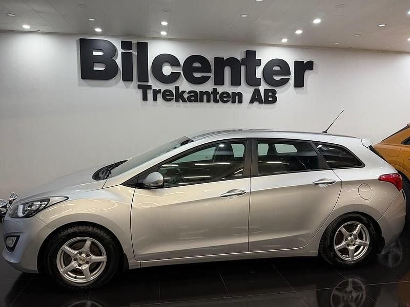 Begagnad Hyundai i30 110 HK (80 kW) 2012 Silver Kombi