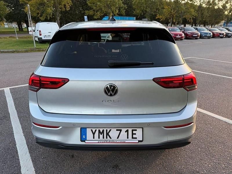 Begagnad VW Golf VIII 110 HK (80 kW) 2020 Silver Halvkombi