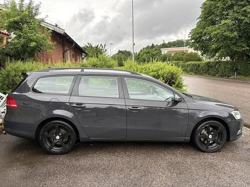 Grå Begagnad 2012 VW Passat Trendline Kombi | 54 000 kr (Bra pris) - Bild 1/4