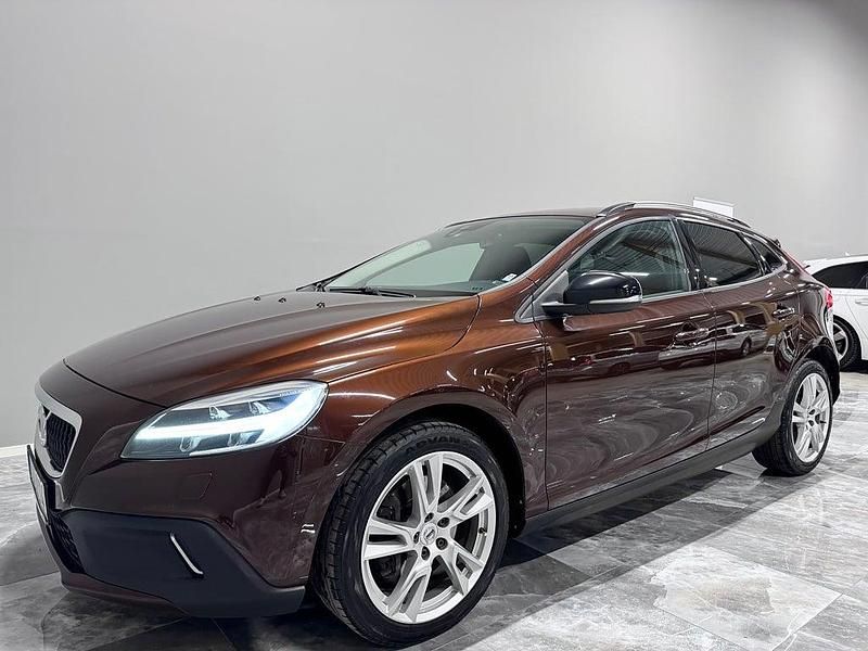 Begagnad Volvo V40 150 HK (110 kW) 2017 Brun Halvkombi