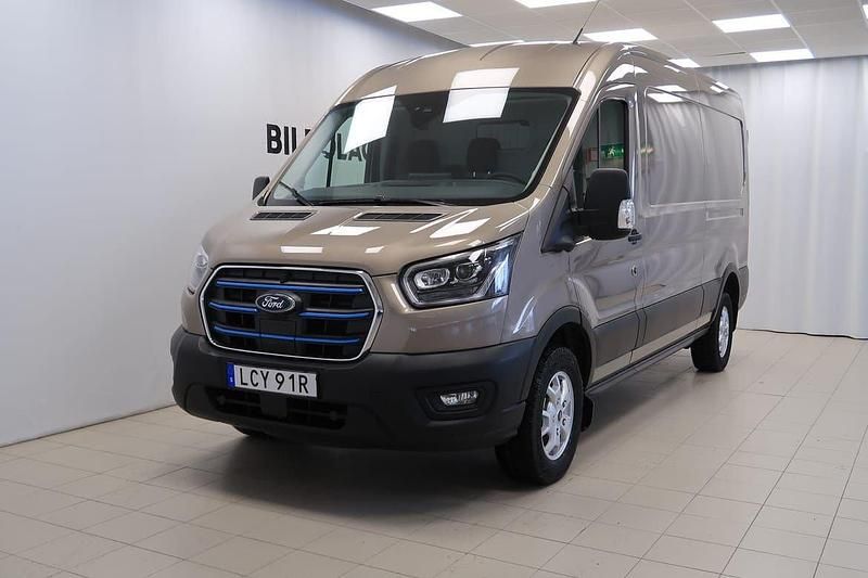 Grå Begagnad 2023 Ford E-Transit Trend Van | 499 900 kr - Bild 1/4