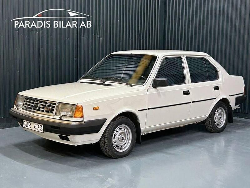 Vit Begagnad 1984 Volvo 360 Sedan | 89 000 kr - Bild 1/4